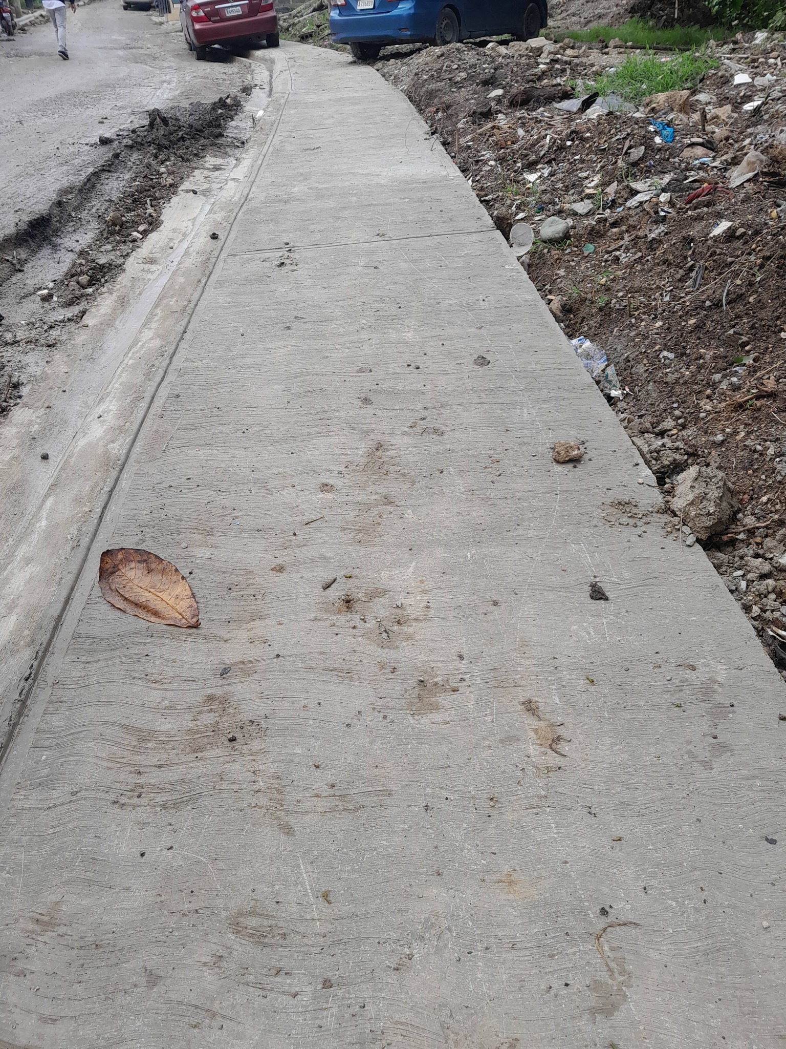 16 MARZO, AVANZA CONSTRUCCIÓN DE ACERAS Y CONTENES LOS GARCÍA LAGUNA PRIETA