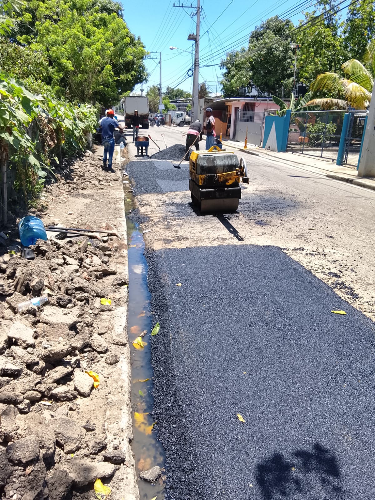 OPERATIVO BACHEO CALLE MAMORO FERNÁNDEZ MUNICIPIO DE PUÑAL
