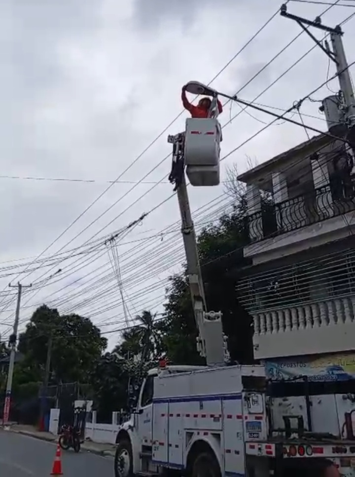 15 JUNIO, ALCALDE DE PUÑAL ACUDE AL LLAMADO DE VECINOS DISTRITO DE GUAYABAL