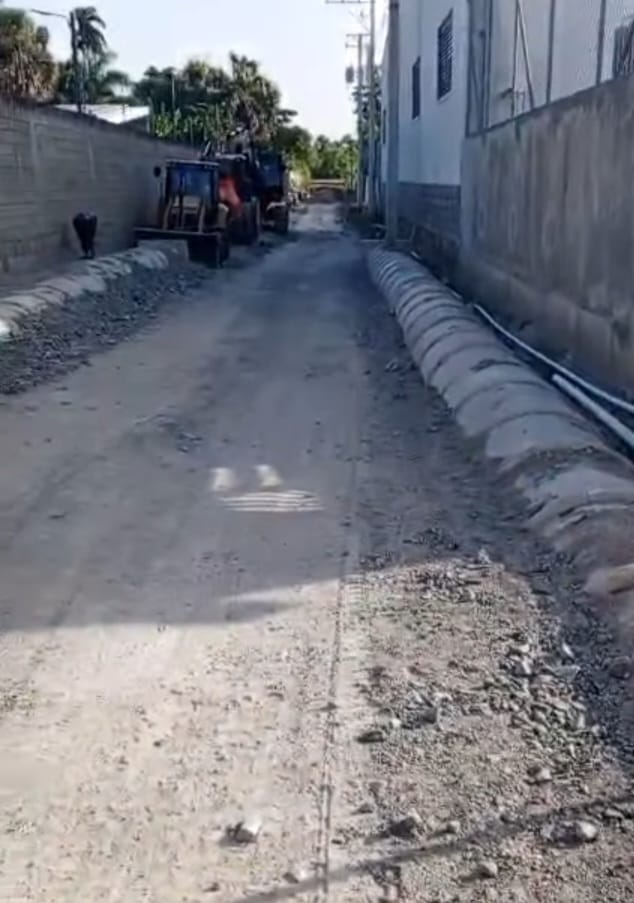 22 JULIO, AVANZAN TRABAJOS CALLE CEMENTERIO MUNICIPAL PUÑAL
